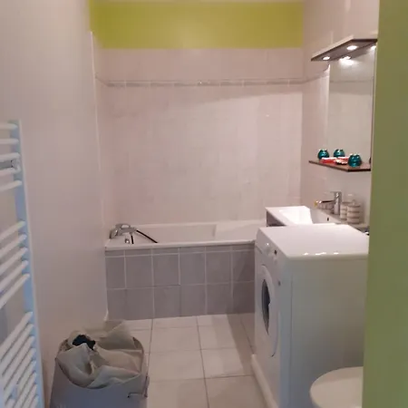 Cozyhome With Balcony In * Tours