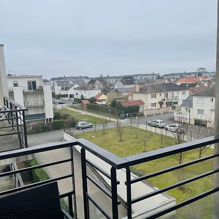 Cozyhome With Balcony In Tours